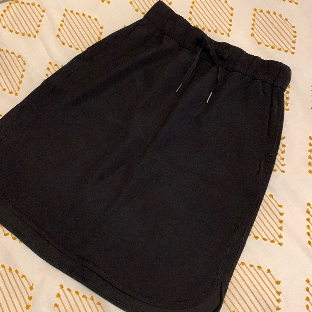 LULULEMON - On The Fly Skirt, Size 4, Black